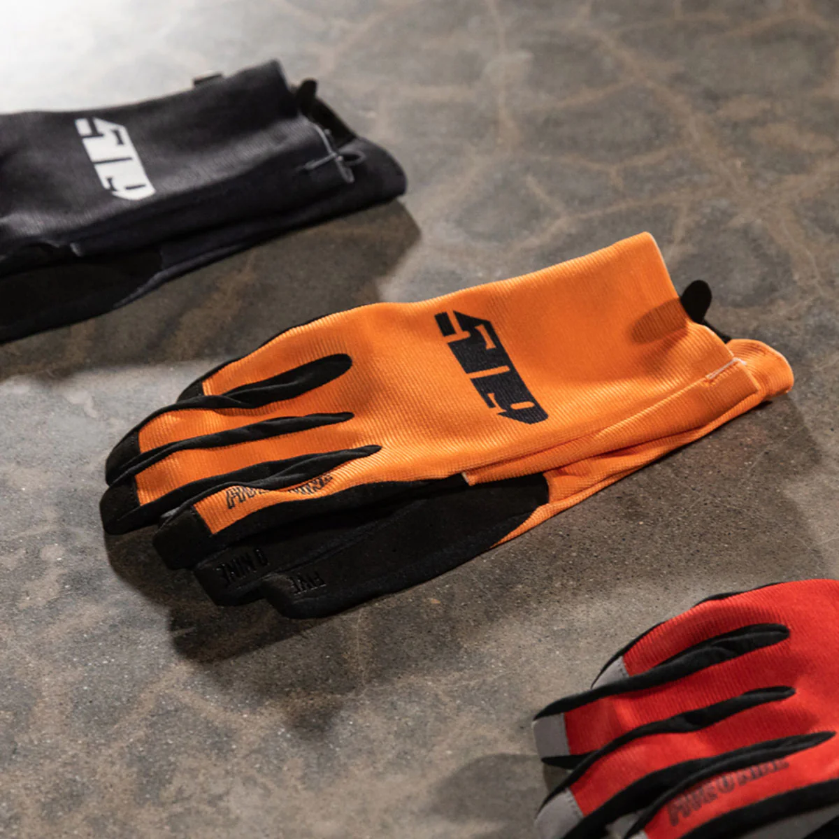 4 Low Gloves - Image 11