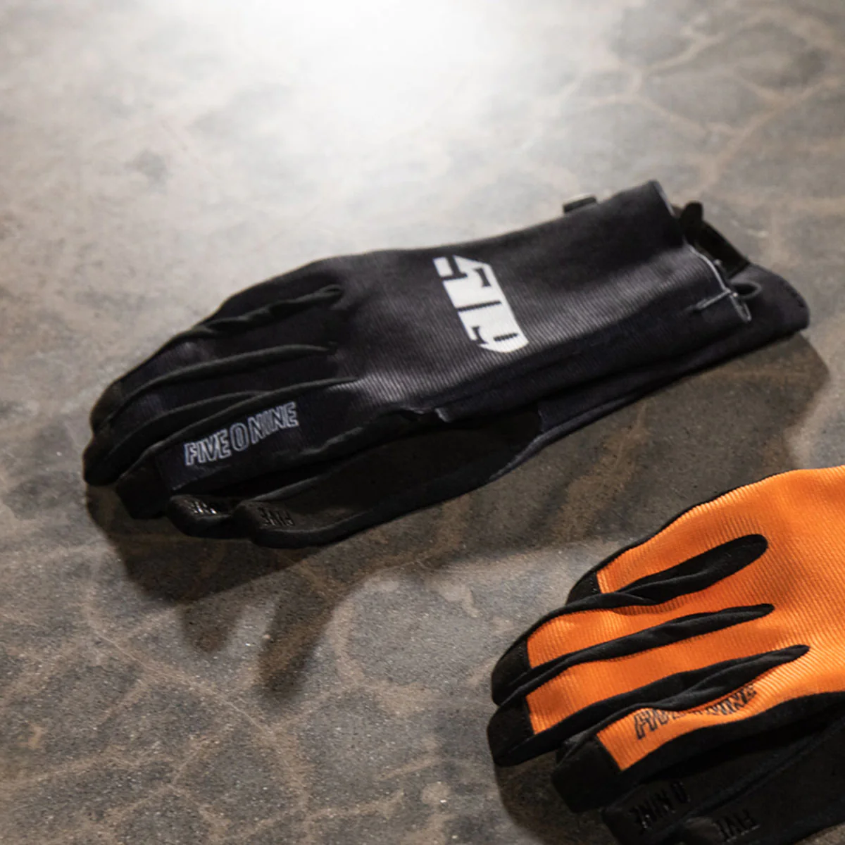 4 Low Gloves - Image 21
