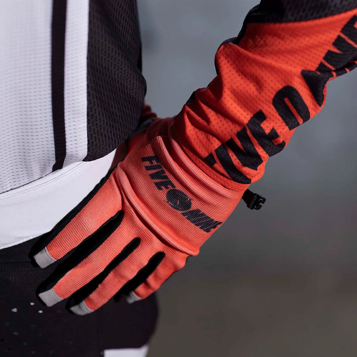 4 Low Gloves - Image 29