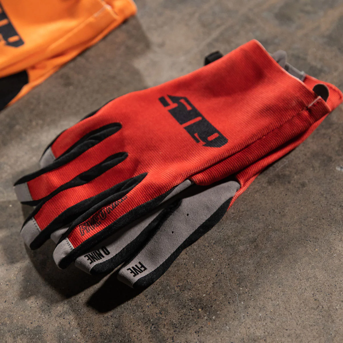 4 Low Gloves - Image 5