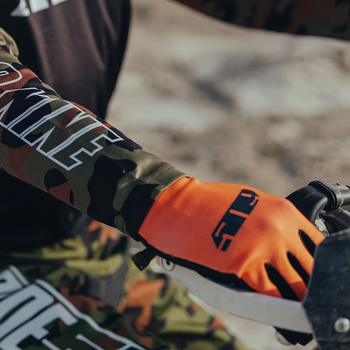 4 Low Gloves - Image 9