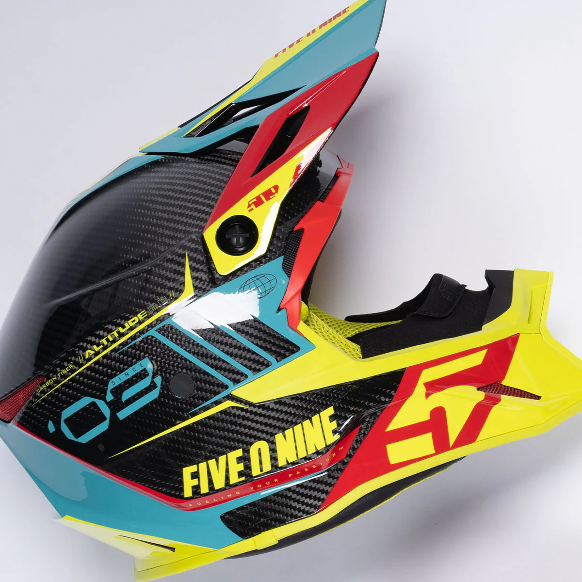 Altitude 2.0 Carbon Fiber Helmet - Image 11