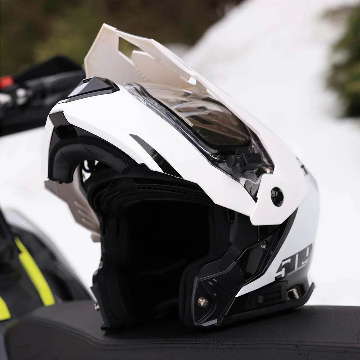 Delta R4 Ignite Helmet - Image 17