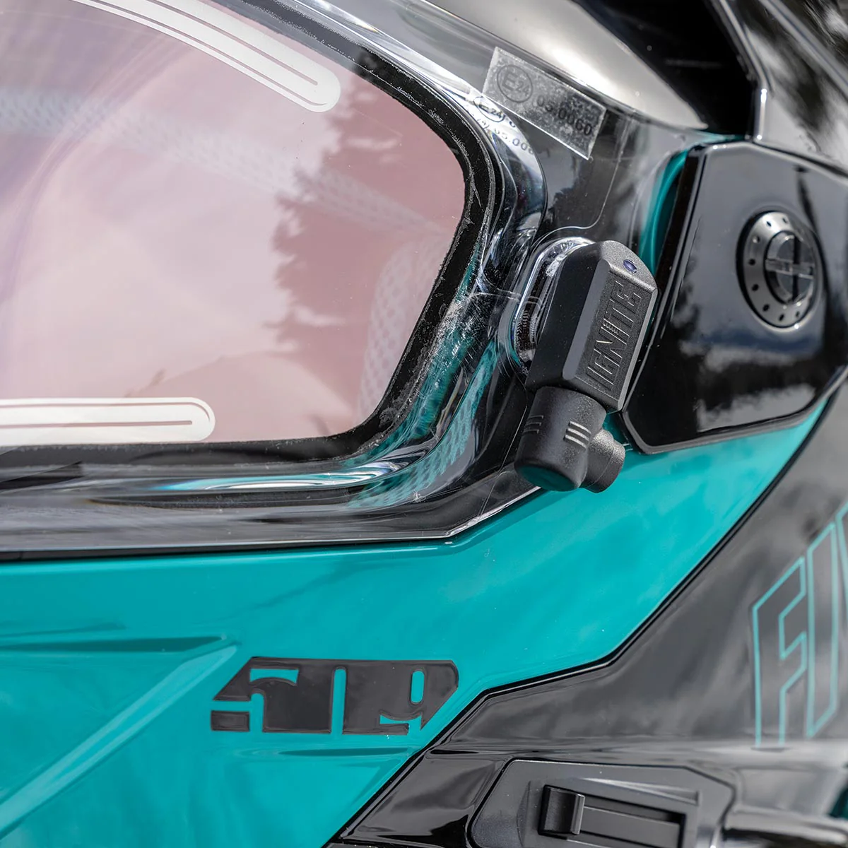Delta R4 Ignite Helmet - Image 25