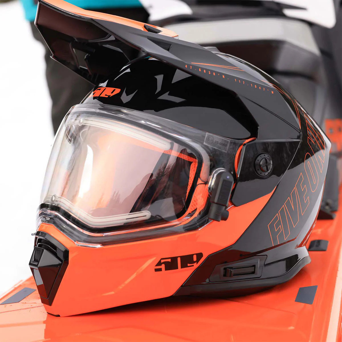 Delta R4 Ignite Helmet - Image 4