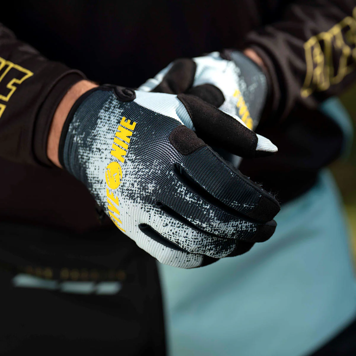 Low 5 Gloves - Image 20