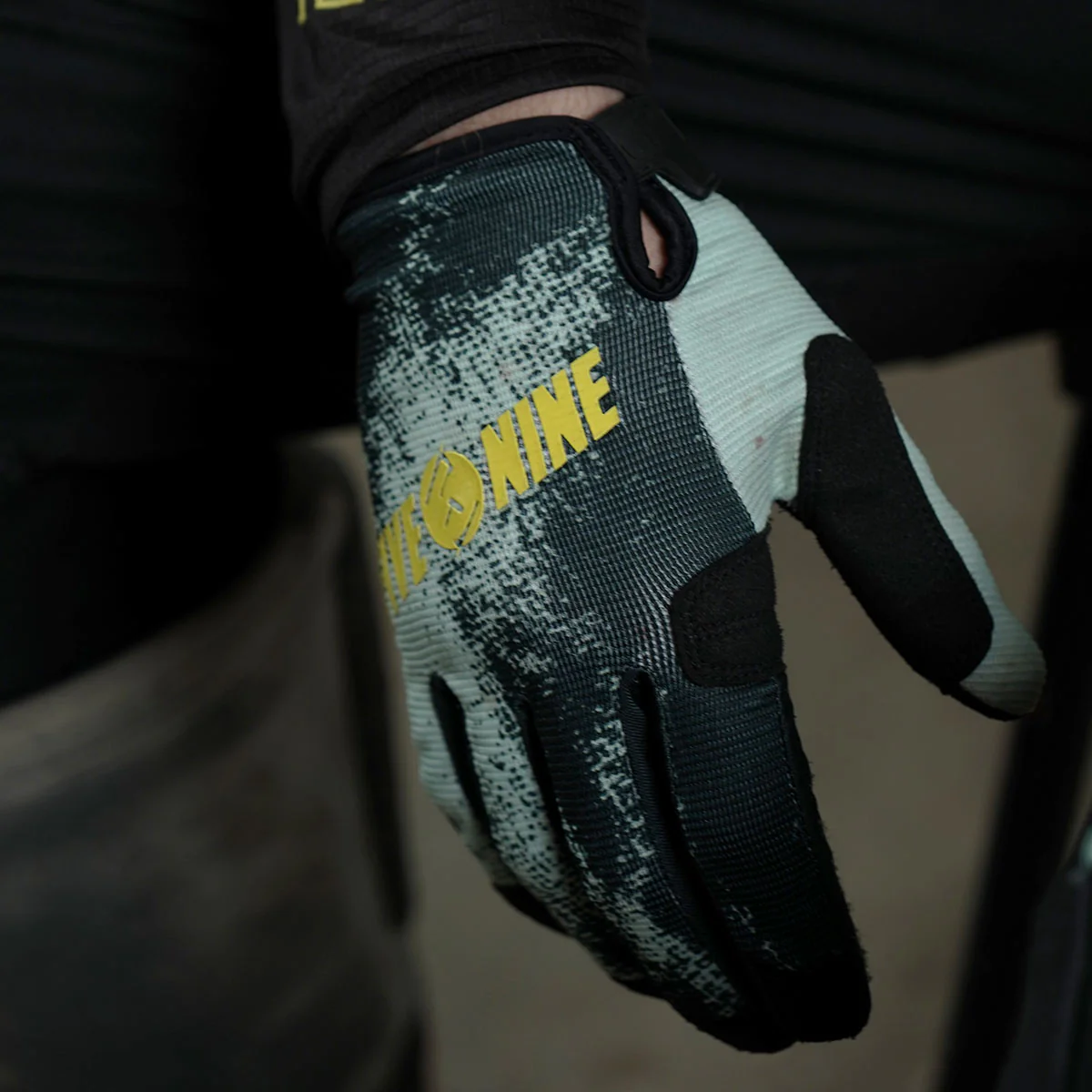 Low 5 Gloves - Image 21