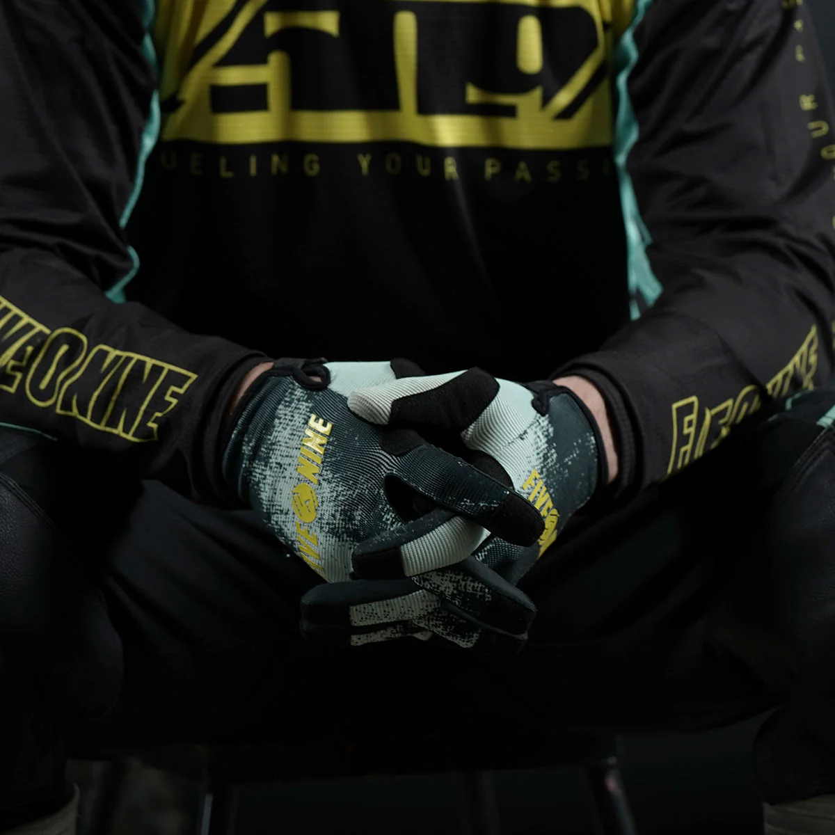 Low 5 Gloves - Image 22