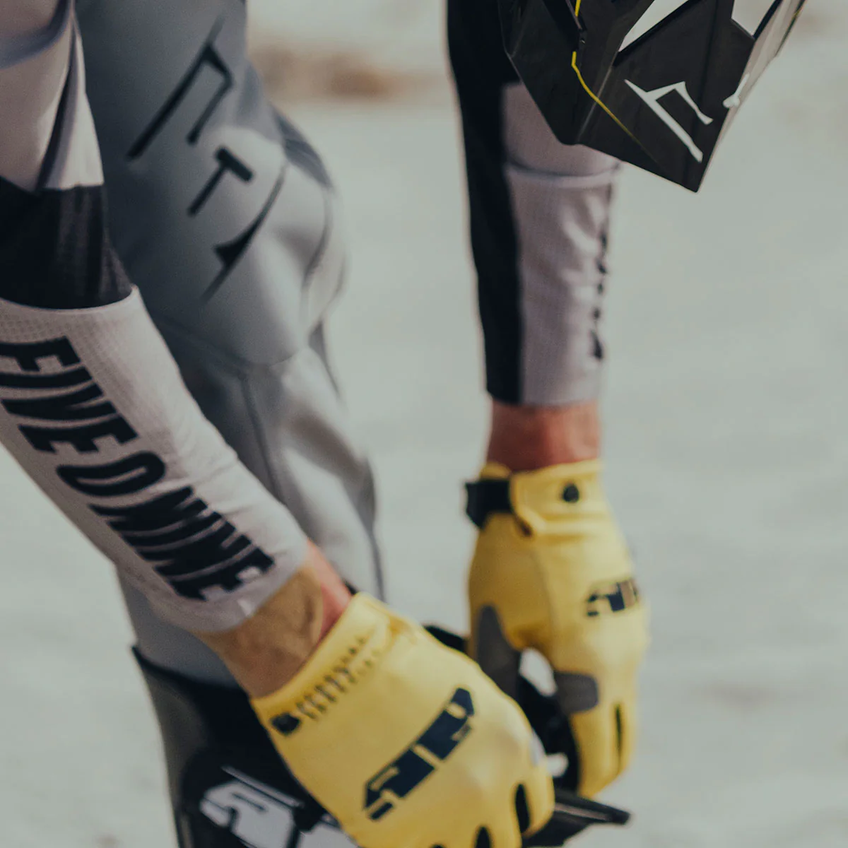 Low 5 Gloves - Image 29