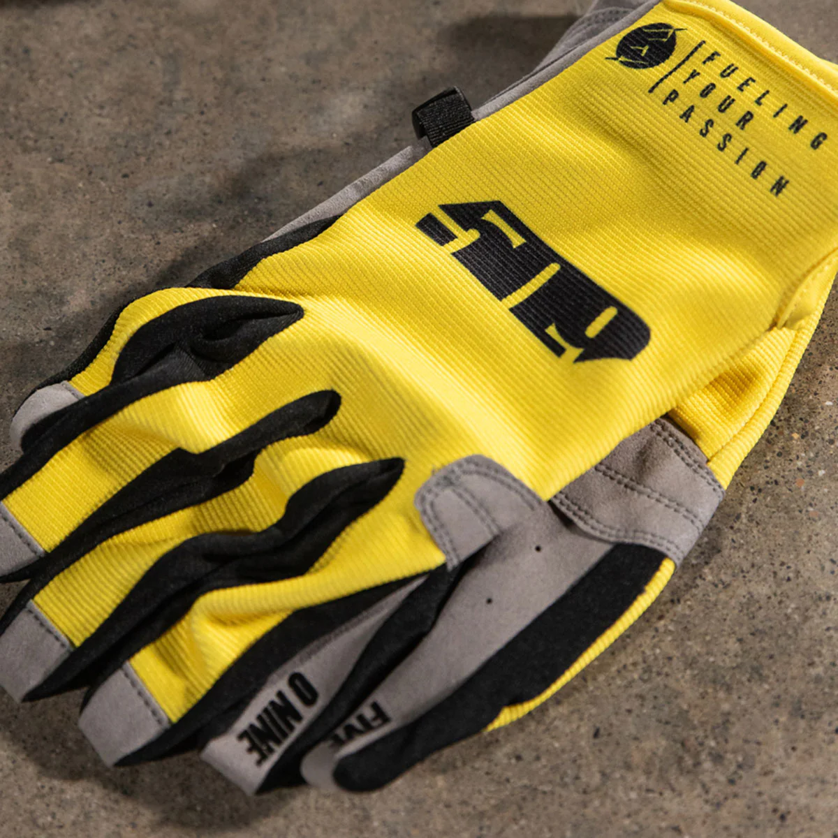 Low 5 Gloves - Image 30