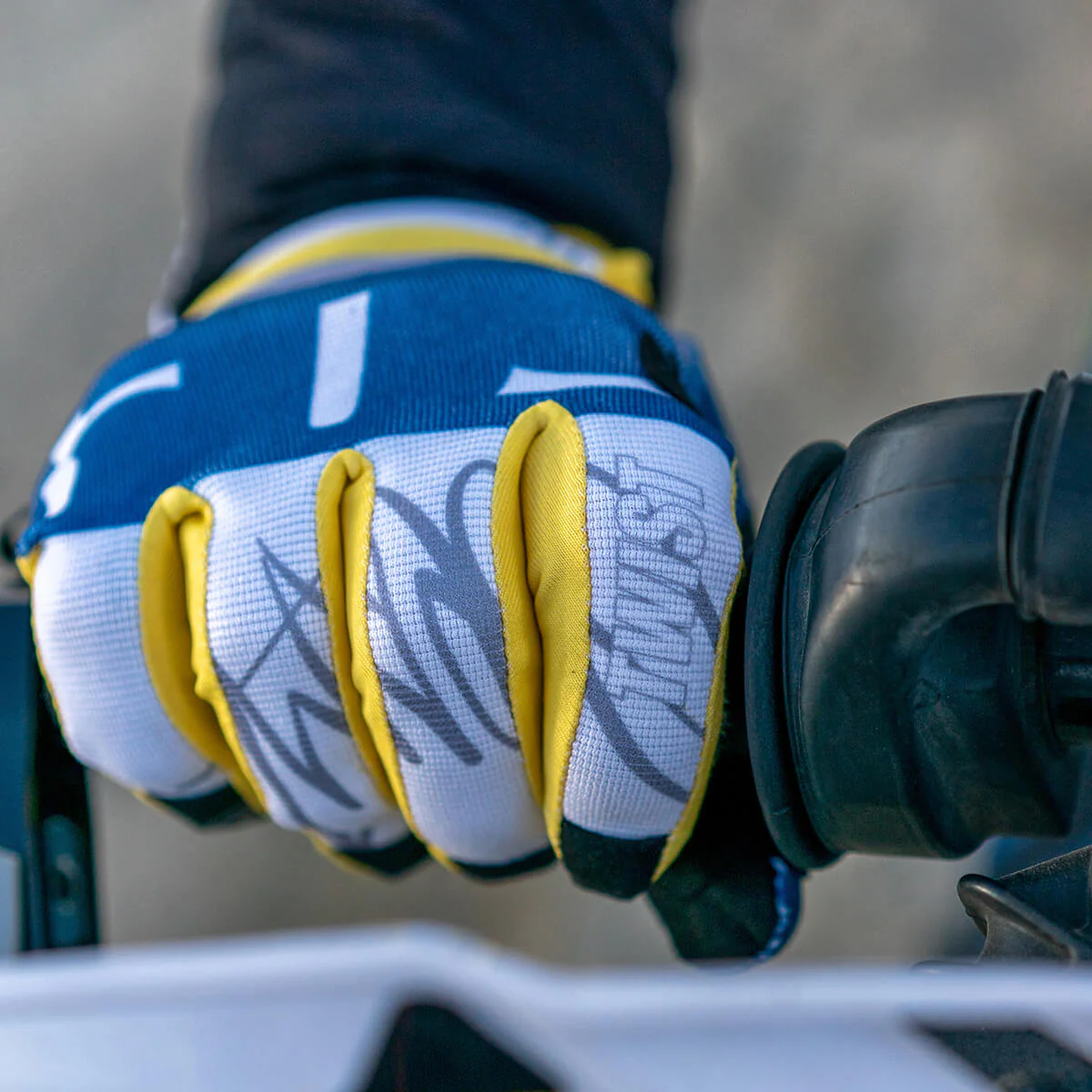 Low 5 Gloves - Image 34