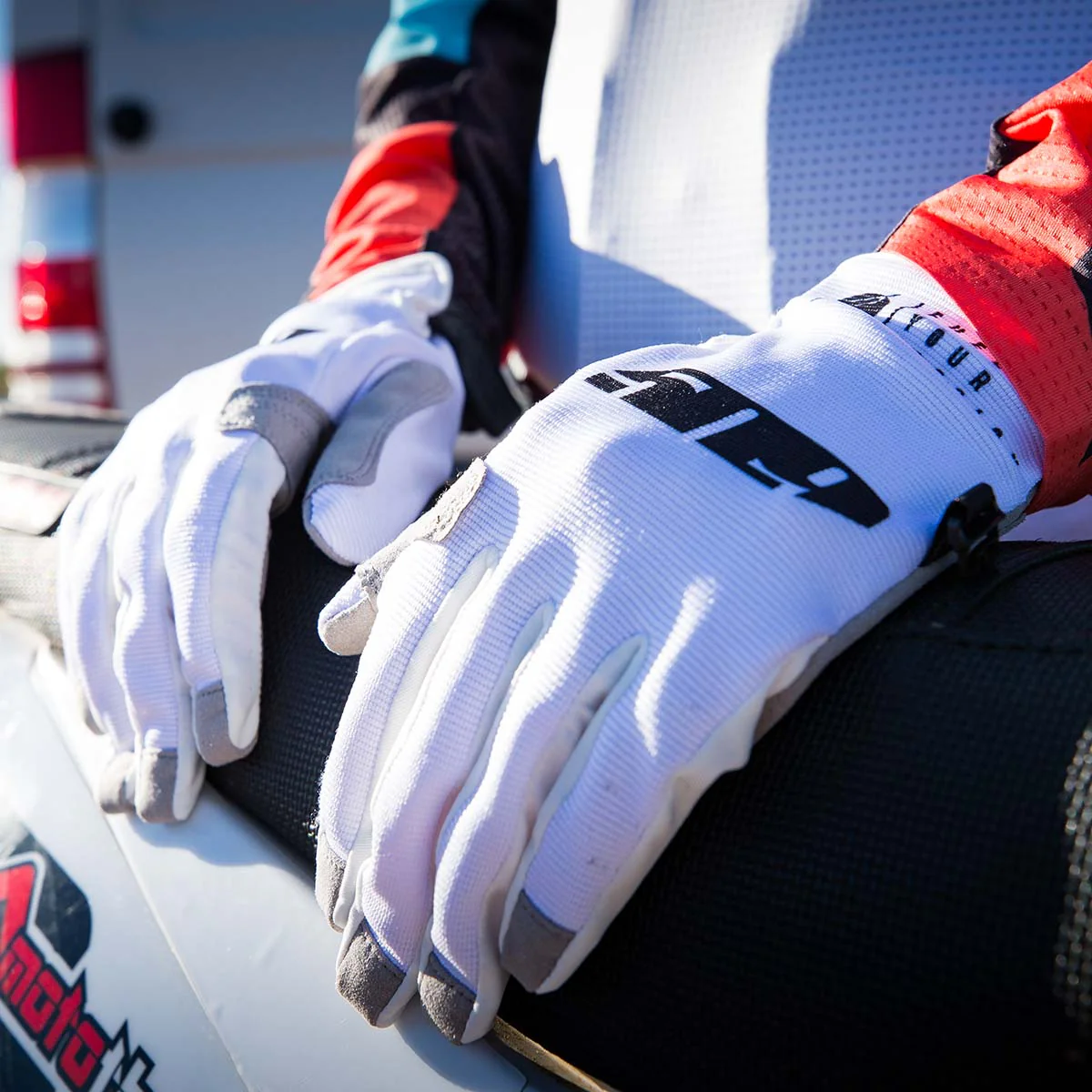 Low 5 Gloves - Image 7