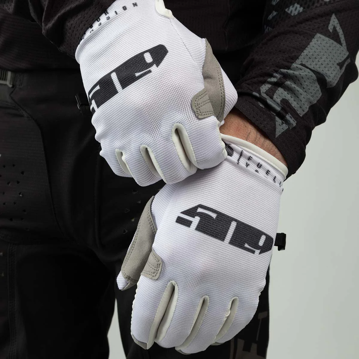 Low 5 Gloves - Image 8
