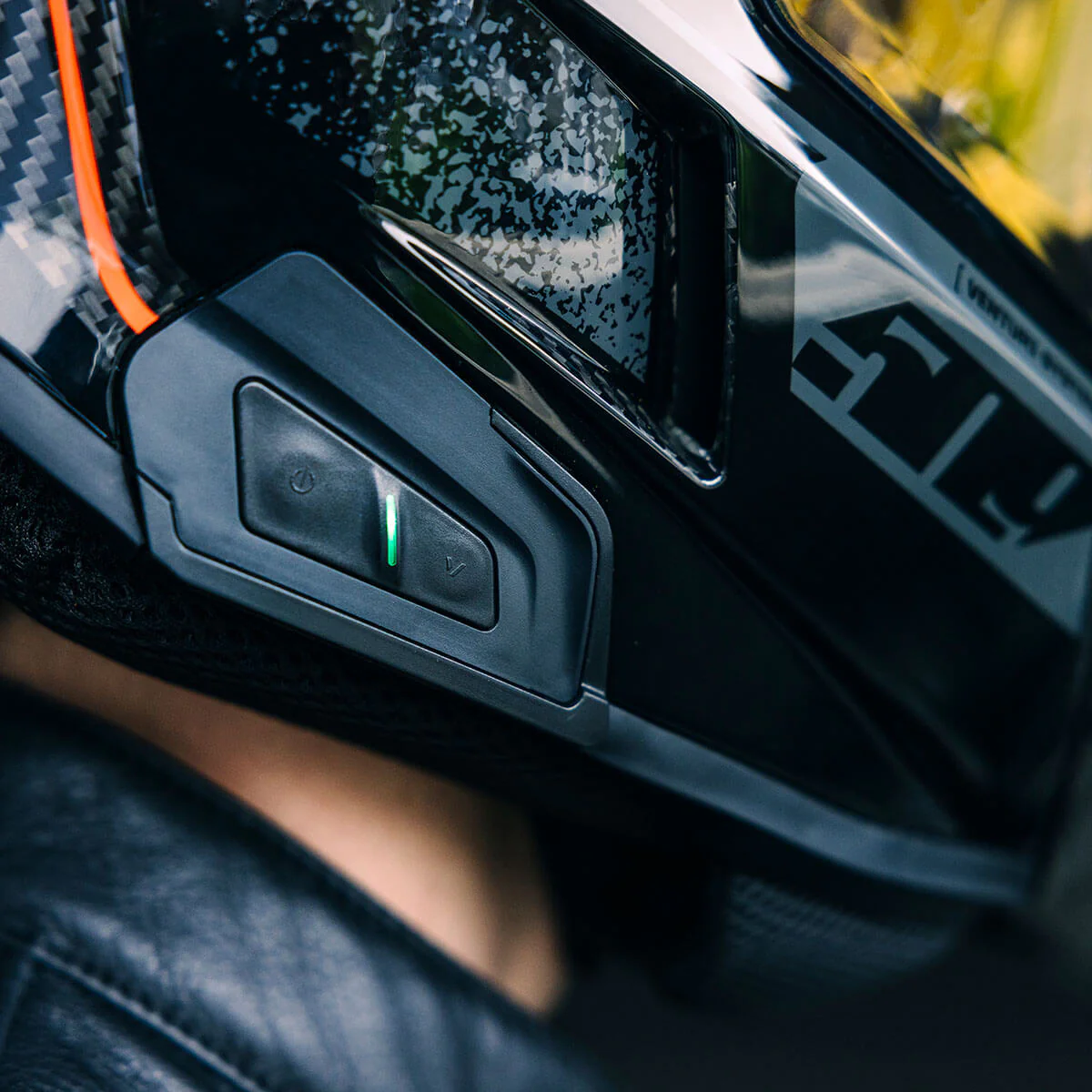 Mach V Carbon Commander Helmet - Image 8